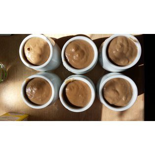 Petits pots de crème chocolat praliné.